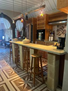 Cozy Seaside View Apartment - 6