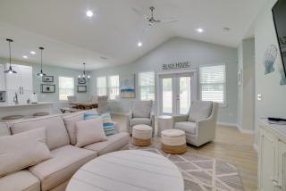 West End Home with Yard Less Than 1 Mi to Beach Access! - 4