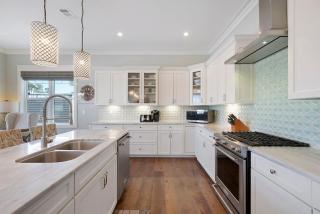 Don't Worry Beach Happy - Lakefront Vacation Home Near the Beach with a Private Pool - 1