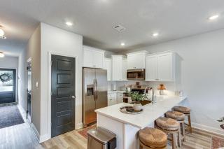 Walk to Biloxi Beach Fun! Chic and Updated Townhome - 2