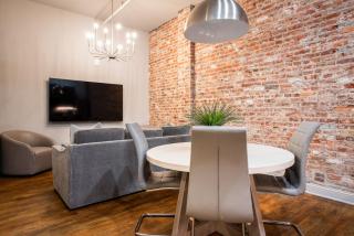 Hollyhock Suite 403 - 5