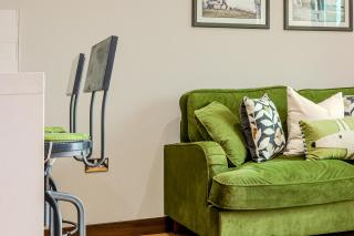 High-End Riverfront 1BR Apt, Prestigious Battersea - 4