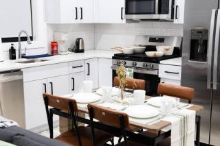 2 Bedroom Apt-City Adventure-Free Parking on Site - 1