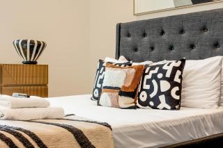 High-End Riverfront 1BR Apt, Prestigious Battersea - 5