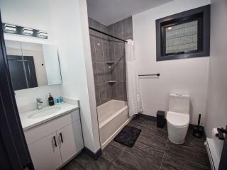 Free Indoor Parking 25 Minutes to NYC - 5