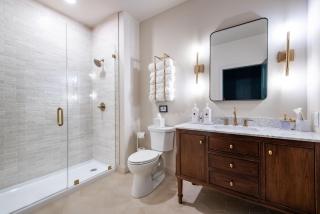 Hollyhock Suite 404 - 7