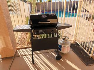 4BR Oasis Private Pool and Large Yard - 2