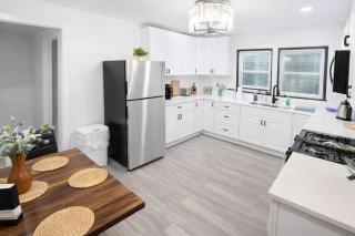 Family 3BR Home King Bed Close to Everything - 6