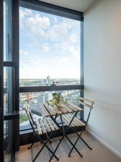 Skyline Suites - Scenic Views, King Bed, Level 39 - 7