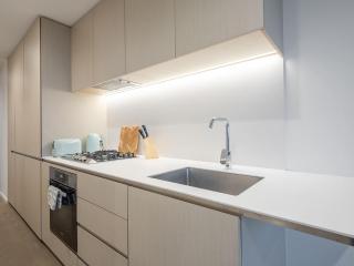 Skyline Suites - Scenic Views, King Bed, Level 39 - 2