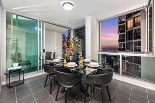 DUSK Luxury 2 Bedroom CBD Sky Home with Pool, Parking & Gym - 3