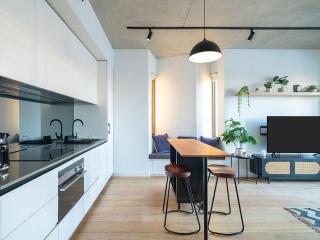 Skyline Suites - Cosy Retro Retreat, Walk to MCG - 6