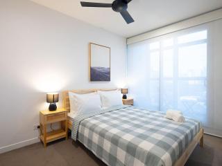 Skyline Suites - Cosy Retro Retreat, Walk to MCG - 5