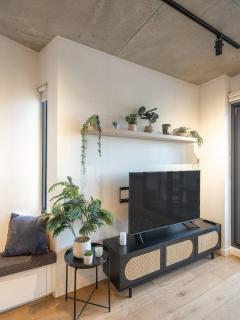 Skyline Suites - Cosy Retro Retreat, Walk to MCG - 4