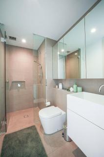 Skyline Suites - Stylish Corner Suite, City Views - 6