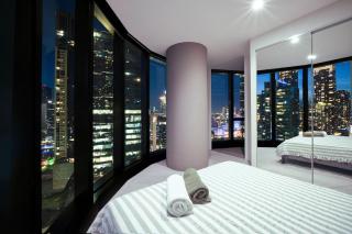 Skyline Suites - Stylish Corner Suite, City Views - 5