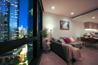Skyline Suites - Stylish Corner Suite, City Views - 1