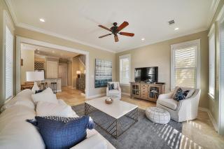 Endless Summer Dream - Cottage Near the Beach with Shared Pool Access - 9