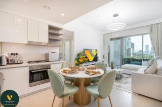 Vogue Vacation Homes, Downtown Views II with Easy Access to Dubai Mall Via a Climate Controlled Bridge, One Bedroom Apartment with Balcony and City View - 3