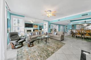 Grandview 202 - Gulf Front Home with Direct Beach Access & Shared Pool - 4