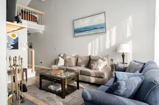 Spacious Modern Gem - Walk to Lake, Minutes to Ski - 8