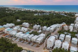Dusk Til Dune - Vacation Home Near the Beach with Shared Pool - 7