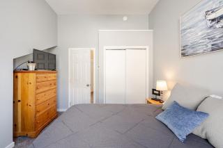 Spacious Modern Gem - Walk to Lake, Minutes to Ski - 9