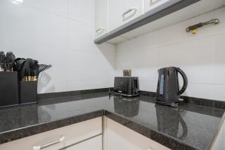 Unwind in a Prime Location by Costanera Center - 9