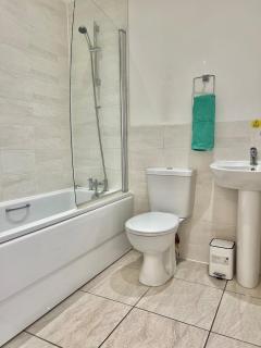 Rushden - 5 Beds Modern Home, Free Private Parking, TV, Garden - 3