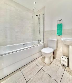 Rushden - 5 Beds Modern Home, Free Private Parking, TV, Garden - 2