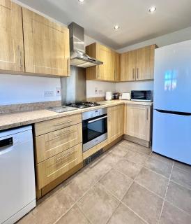 Rushden - 5 Beds Modern Home, Free Private Parking, TV, Garden - 8