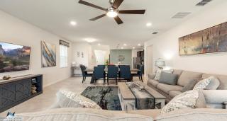 7BR Pool LAKE VIEW! Solterra Resort Family Villa - 0