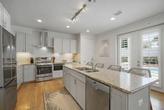 Indigo Breeze - Luxury Vacation Rental Close to the Beach with Private Pool & Game Room - 3