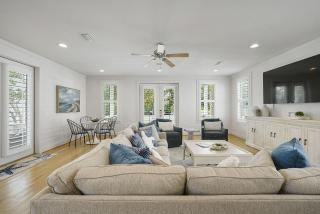 Indigo Breeze - Luxury Vacation Rental Close to the Beach with Private Pool & Game Room - 1