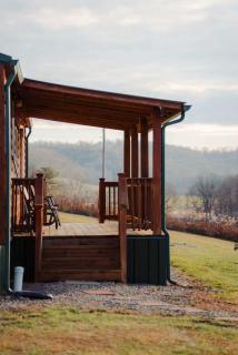 Cedar Wrapped Cozy Villa Cabin - 4 miles from Trails - 4