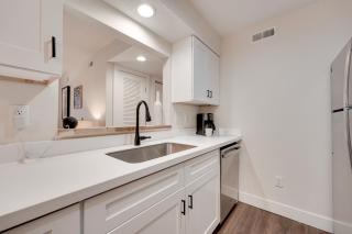 7 Mi to Dtwn Springfield Cozy Condo with Balcony - 1