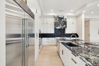 La Villa Nadia - Lakefront Luxury Vacation Rental in Destiny with Private Pool - 1