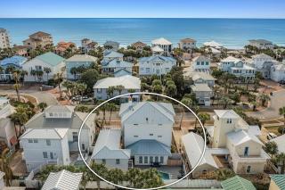 Lazy Bones - Vacation Home Near the Beach with Private Pool & Golf Cart - 0