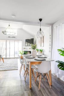 Luma Lakehouse Icewine Lakefront | Deck + Hot Tub - 5