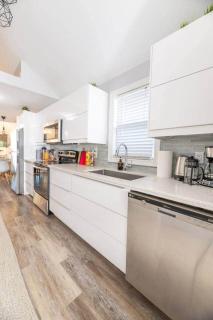 Luma Lakehouse Icewine Lakefront | Deck + Hot Tub - 3