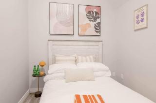 Luma Lakehouse Icewine Lakefront | Deck + Hot Tub - 1