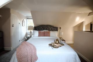 Chimney Hill Estate Inn - 5