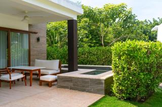 Modern Villa with Outdoor Jacuzzi - 8