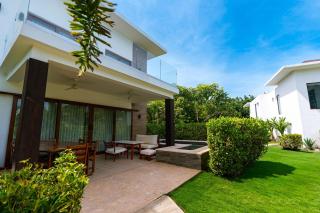 Modern Villa with Outdoor Jacuzzi - 1