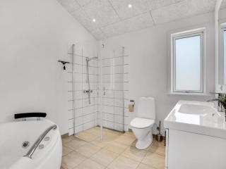 Holiday Home Raakel - 950m from the sea by Interhome - 5