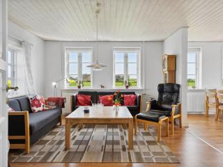 Holiday Home Store - 700m from the sea by Interhome - 7