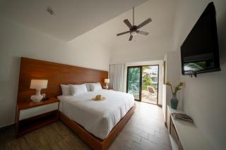 Designer Villa with Private Jacuzzi - 2