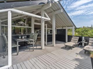 Holiday Home Allida - 800m from the sea by Interhome - 4