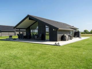 Holiday Home Thalie - 400m from the sea by Interhome - 3