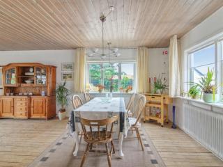 Apartment Ellanor - 1-4km from the sea by Interhome - 6